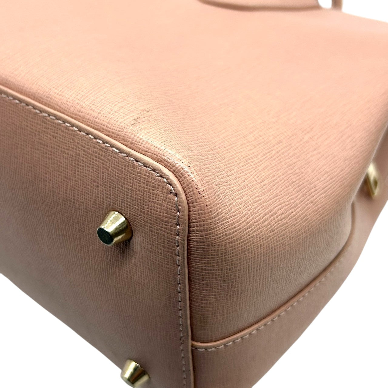 【美品】フルラ テッサ 2WAY ハンドバッグ ショルダーバッグ A4可 レザー ピンクベージュ レディース FURLA TESSA 斜め掛け可 通勤通学 ビジネス 自立可 Fチャーム付き エレガント フェミニン 人気モデル s43