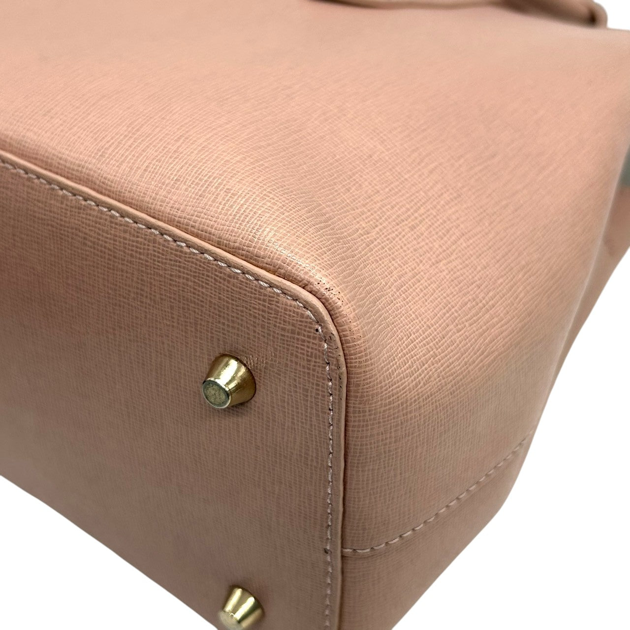 【美品】フルラ テッサ 2WAY ハンドバッグ ショルダーバッグ A4可 レザー ピンクベージュ レディース FURLA TESSA 斜め掛け可 通勤通学 ビジネス 自立可 Fチャーム付き エレガント フェミニン 人気モデル s43