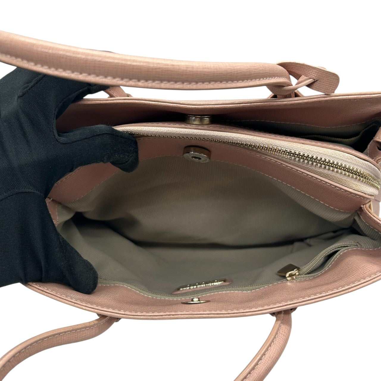 【美品】フルラ テッサ 2WAY ハンドバッグ ショルダーバッグ A4可 レザー ピンクベージュ レディース FURLA TESSA 斜め掛け可 通勤通学 ビジネス 自立可 Fチャーム付き エレガント フェミニン 人気モデル s43