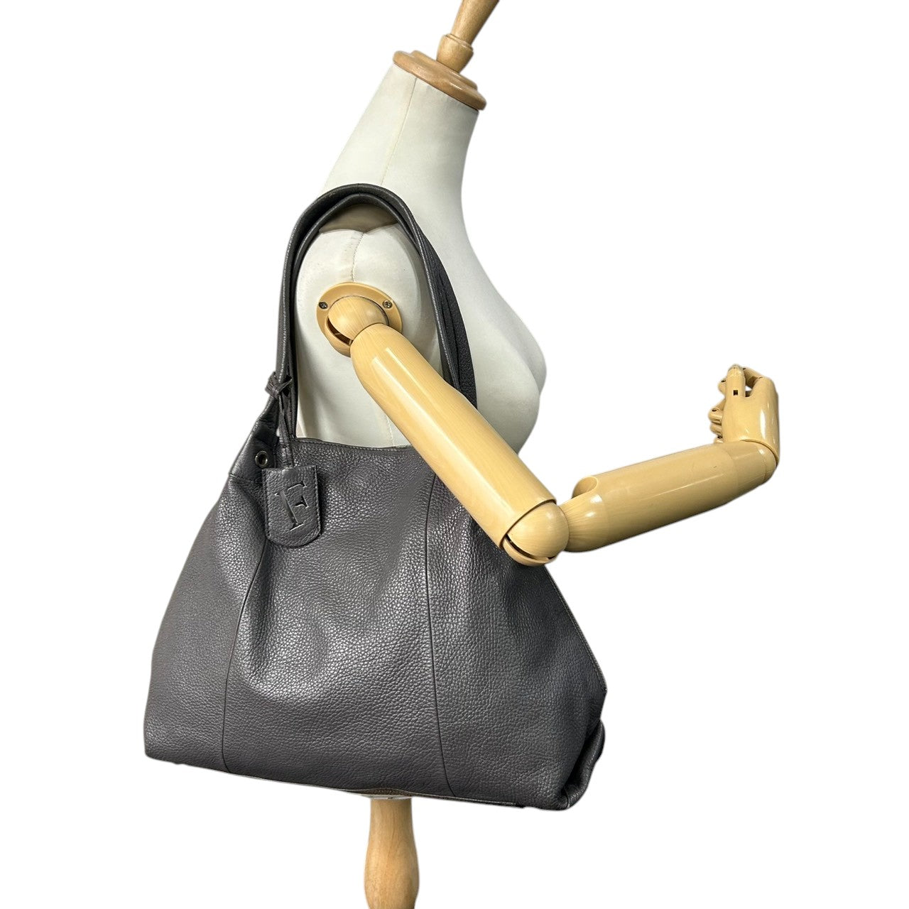 【美品】フルラ リンダ レザー トートバッグ ハンドバッグ A4可 PC収納可 肩掛け ワンショルダー グレー グレージュ レディース FURLA 通勤通学 ビジネス 大容量 Fチャーム付き 自立可 エレガント 人気モデル 上品 u14