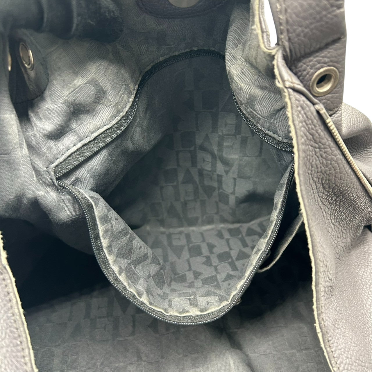 【美品】フルラ リンダ レザー トートバッグ ハンドバッグ A4可 PC収納可 肩掛け ワンショルダー グレー グレージュ レディース FURLA 通勤通学 ビジネス 大容量 Fチャーム付き 自立可 エレガント 人気モデル 上品 u14