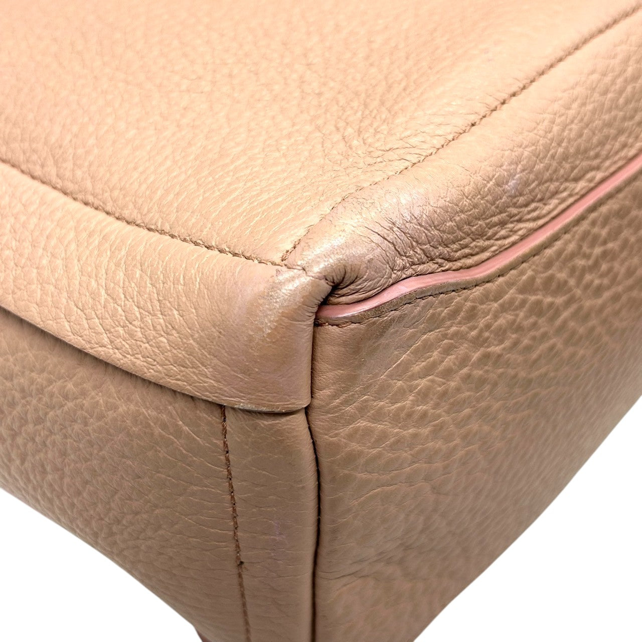 【美品】フルラ カプリッチョ 2WAY ショルダーバッグ ハンドバッグ レザー ピンクベージュ レディース A4可 FURLA CAPRICCIO ワンショルダー 斜め掛け可 通勤通学 大容量 バイカラーデザイン エレガント U9