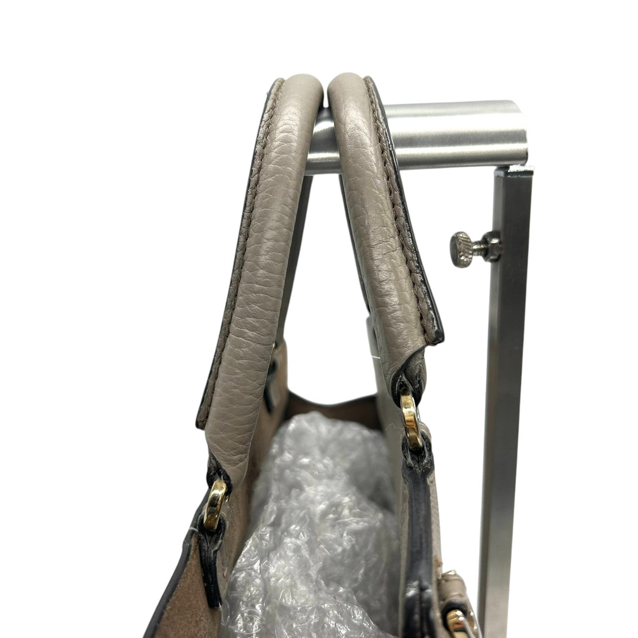 【美品】フルラ ネット 2WAY ハンドバッグ ショルダーバッグ レザー グレージュ レディース FURLA NET トップハンドル 斜め掛け可 自立可 通勤 フォーマル エレガント イタリア製 コンパクト 人気モデル s82