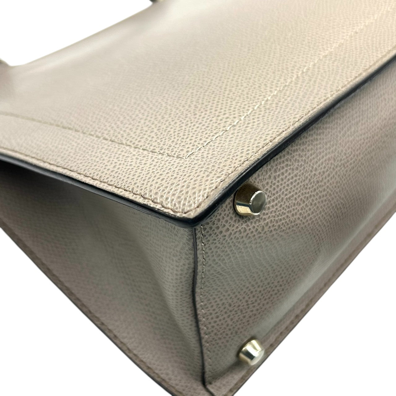 【美品】フルラ ネット 2WAY ハンドバッグ ショルダーバッグ レザー グレージュ レディース FURLA NET トップハンドル 斜め掛け可 自立可 通勤 フォーマル エレガント イタリア製 コンパクト 人気モデル s82