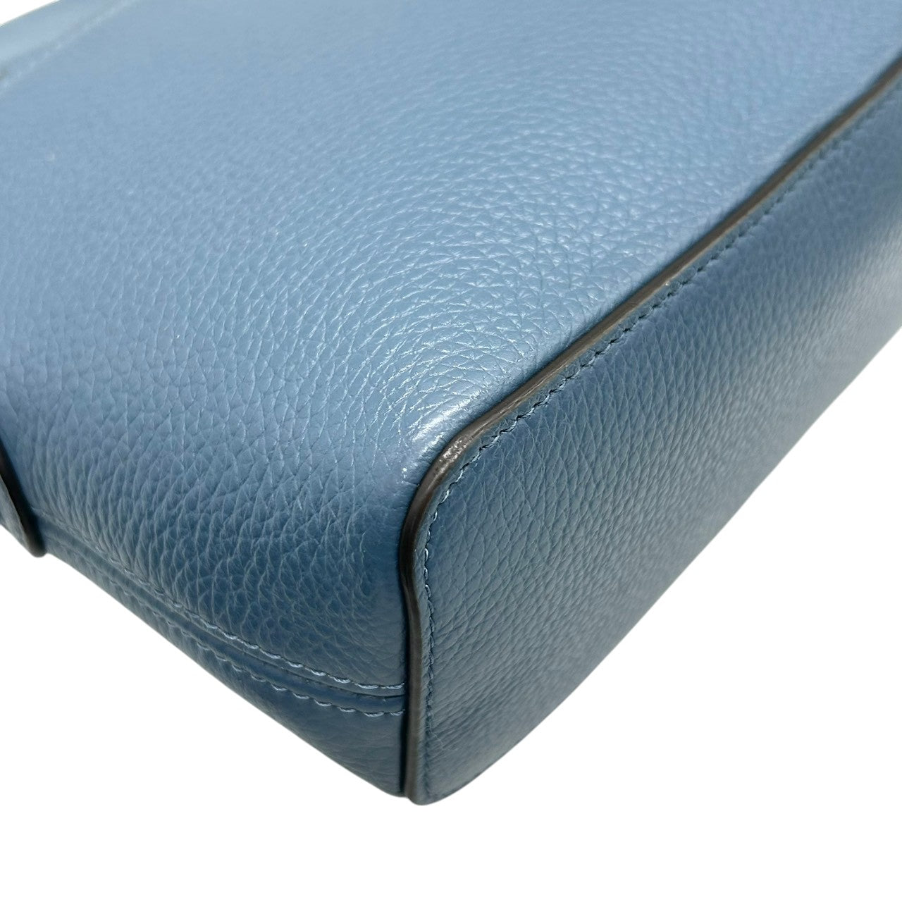 フルラ アヴリル ショルダーバッグ カメラバッグ レザー ブルー レディース FURLA AVRIL 斜め掛け可 クロスボディ ポシェット ミニバッグ コンパクト Fロゴ アーチロゴ ドーム型 人気モデル くすみブルー s30