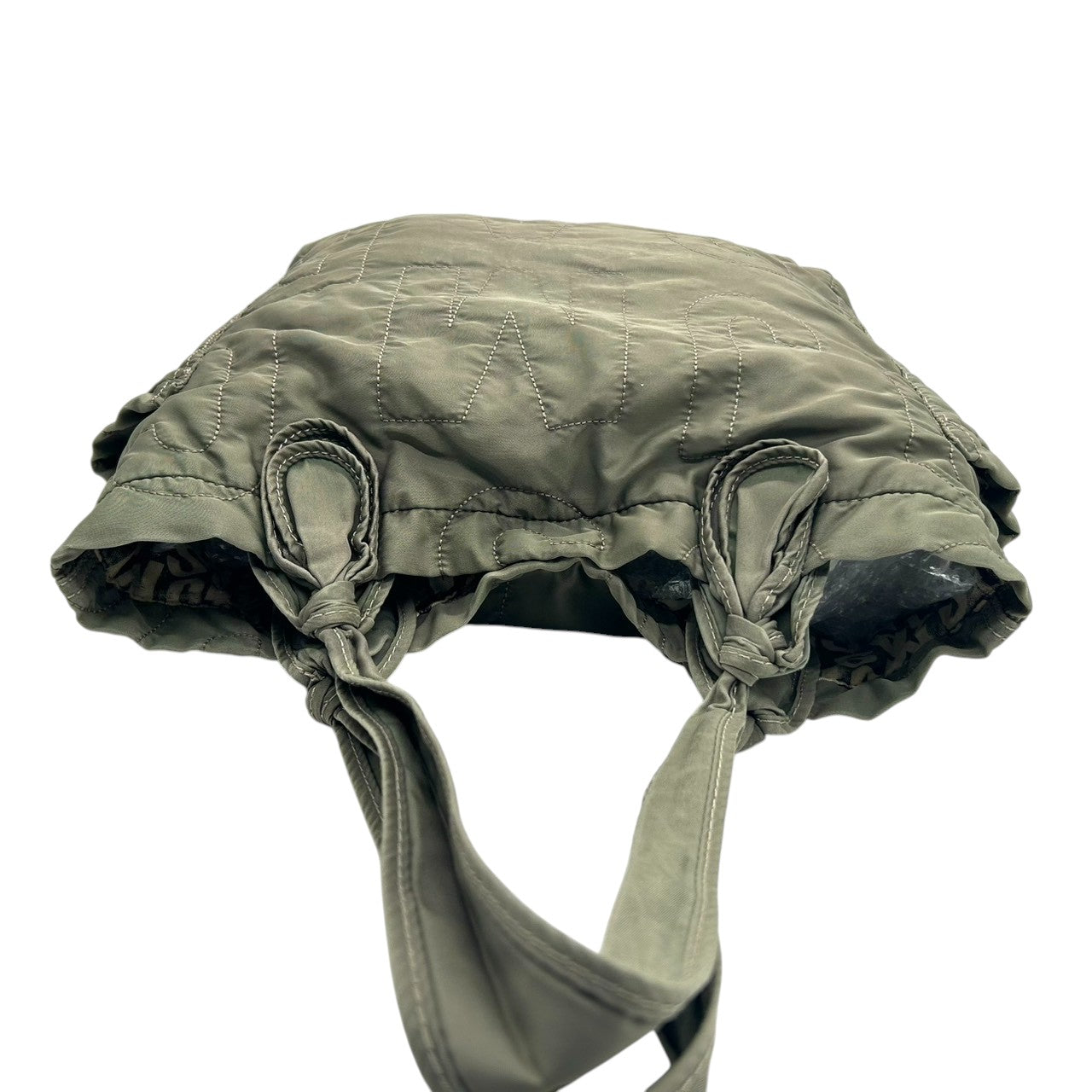 【美品】マークバイマークジェイコブス ナイロン キルティング トートバッグ ロゴ A4可 大容量 マザーズバッグ カーキ レディース MARC BY MARC JACOBS STANDARD SUPPLY 肩掛け ワンショルダー 軽量 s30