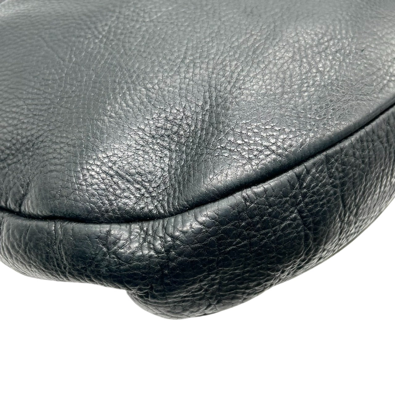 マークバイマークジェイコブス 2WAY ハンドバッグ ショルダーバッグ レザー 本革 ブラック レディース STANDARD SUPPLY 斜め掛け可 肩掛け可 A4収納可 大容量 ギャザーデザイン ホーボーバッグ エレガント 人気モデル s30