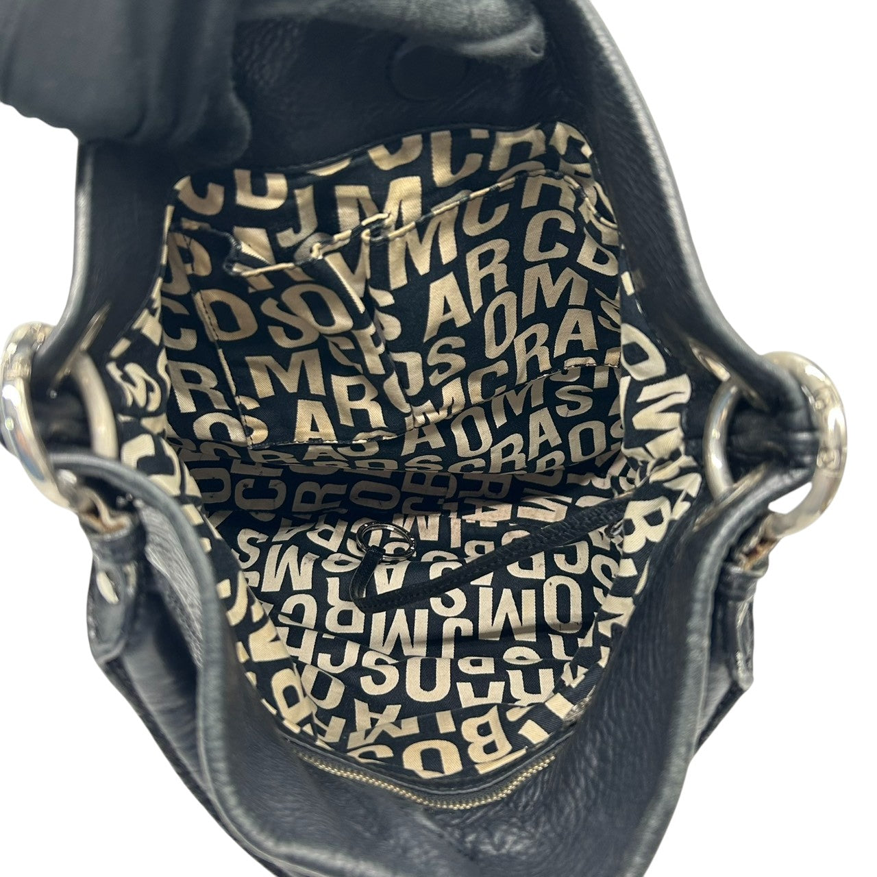 マークバイマークジェイコブス 2WAY ハンドバッグ ショルダーバッグ レザー 本革 ブラック レディース STANDARD SUPPLY 斜め掛け可 肩掛け可 A4収納可 大容量 ギャザーデザイン ホーボーバッグ エレガント 人気モデル s30