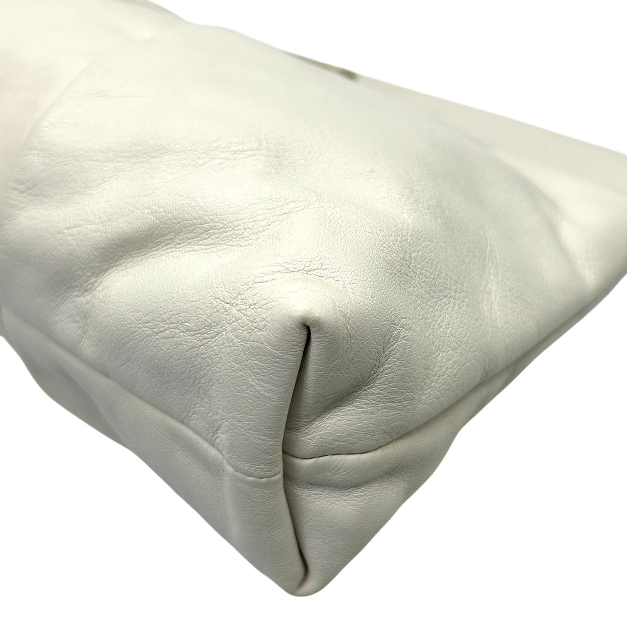 【未使用級／美品】マークバイマークジェイコブス がま口 クラッチバッグ レザー ホワイト系 レディース パーティバッグ MARC BY MARC JACOBS STANDARD SUPPLY ギャザー エレガント フェミニン s30