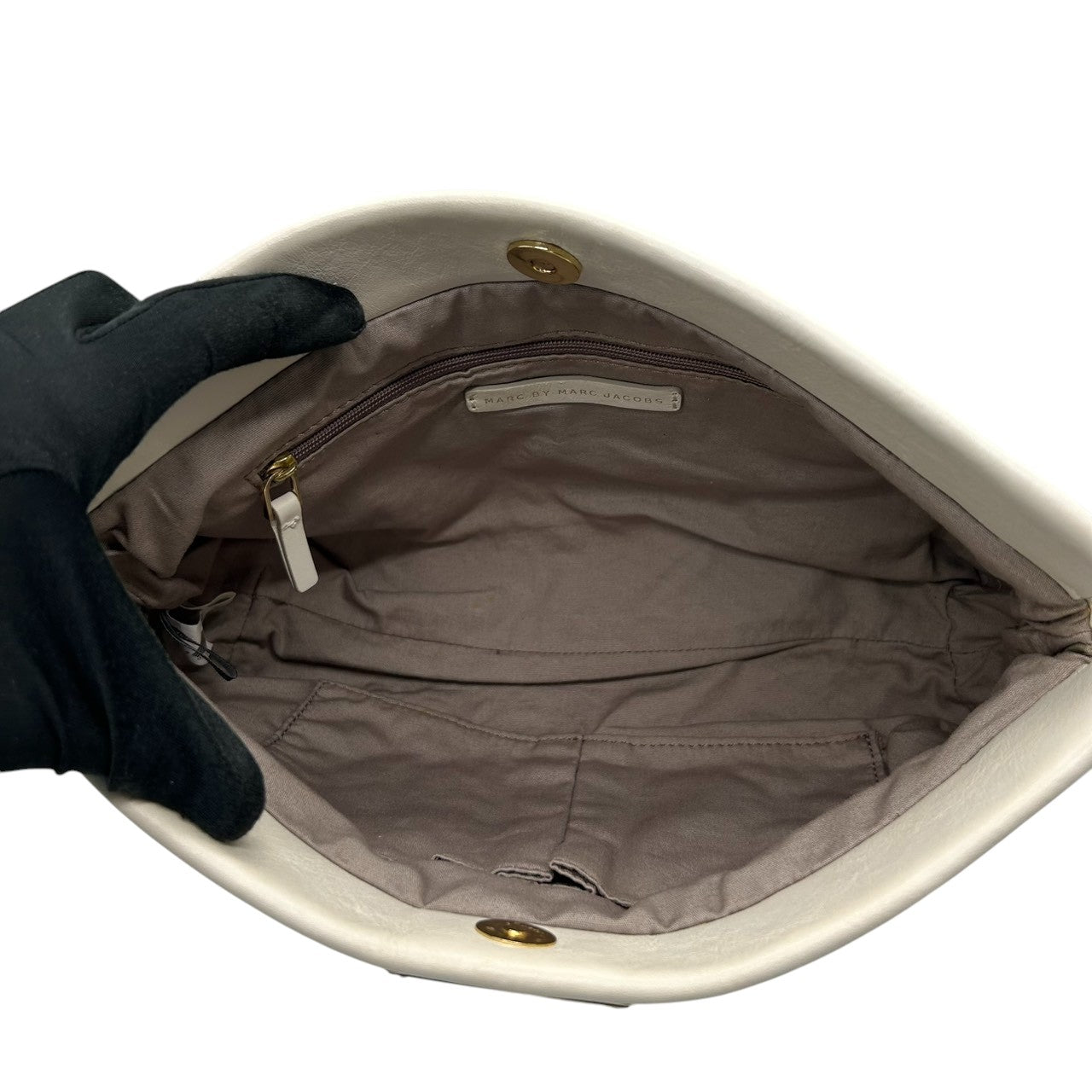 【未使用級／美品】マークバイマークジェイコブス がま口 クラッチバッグ レザー ホワイト系 レディース パーティバッグ MARC BY MARC JACOBS STANDARD SUPPLY ギャザー エレガント フェミニン s30