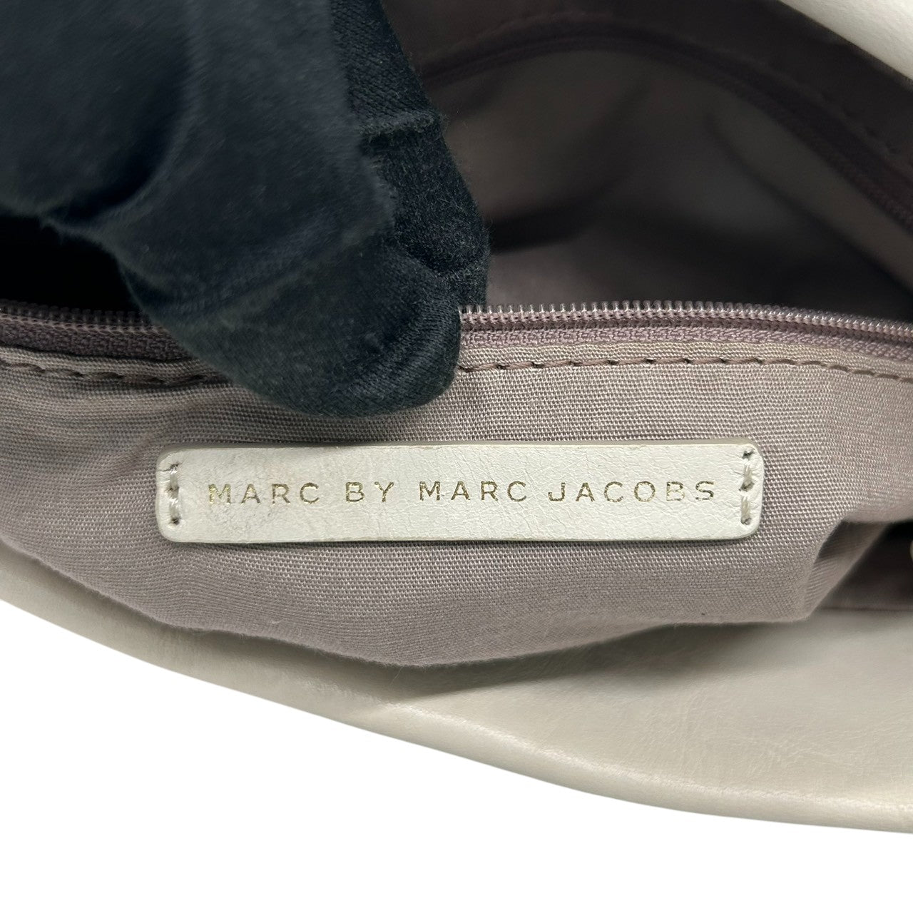 【未使用級／美品】マークバイマークジェイコブス がま口 クラッチバッグ レザー ホワイト系 レディース パーティバッグ MARC BY MARC JACOBS STANDARD SUPPLY ギャザー エレガント フェミニン s30