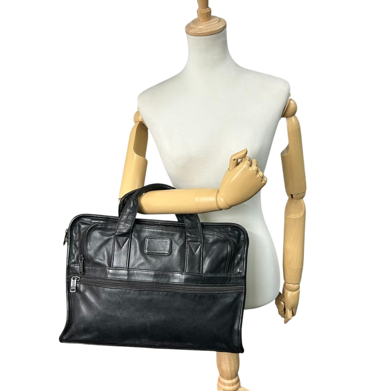 トゥミ TUMI ビジネスバッグ ブリーフケース ハンドバッグ 907D3 高級 レザー 本革 ナッパレザー A4 PC収納可 ラップトップケース ブラック 黒 メンズ 紳士 通勤 ビジネス スタイリッシュ スリム 薄型 フォーマル エレガント 高耐久 X3