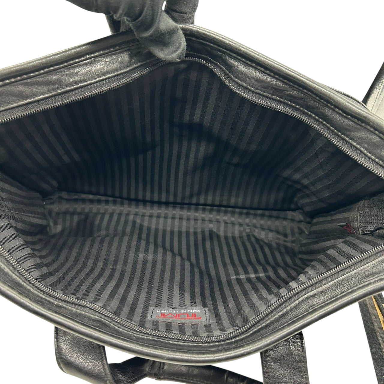 トゥミ TUMI ビジネスバッグ ブリーフケース ハンドバッグ 907D3 高級 レザー 本革 ナッパレザー A4 PC収納可 ラップトップケース ブラック 黒 メンズ 紳士 通勤 ビジネス スタイリッシュ スリム 薄型 フォーマル エレガント 高耐久 X3