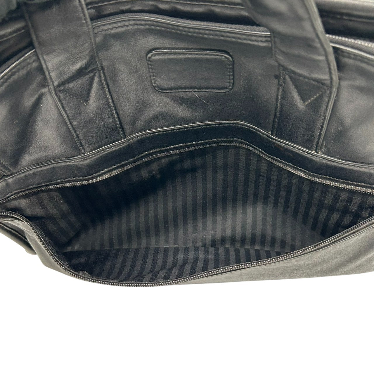 トゥミ TUMI ビジネスバッグ ブリーフケース ハンドバッグ 907D3 高級 レザー 本革 ナッパレザー A4 PC収納可 ラップトップケース ブラック 黒 メンズ 紳士 通勤 ビジネス スタイリッシュ スリム 薄型 フォーマル エレガント 高耐久 X3