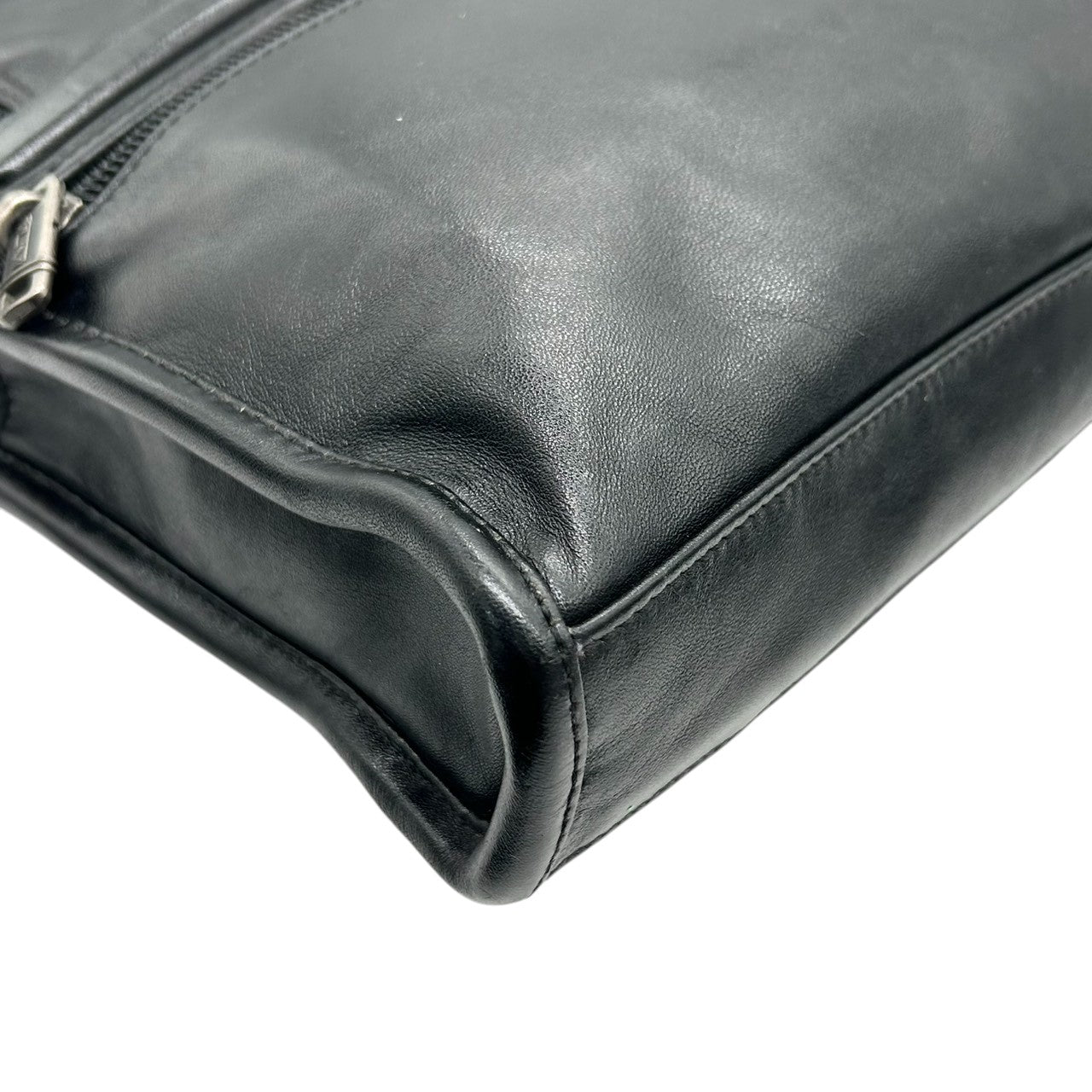 【美品】トゥミ TUMI ビジネスバッグ ブリーフケース 2WAY ショルダーバッグ 96101D4 レザー 本革 ナッパレザー ブラック 黒 A4 PC収納可 メンズ 通勤 出張 書類鞄 エレガント フォーマル 高耐久 ネームタグ付き X3