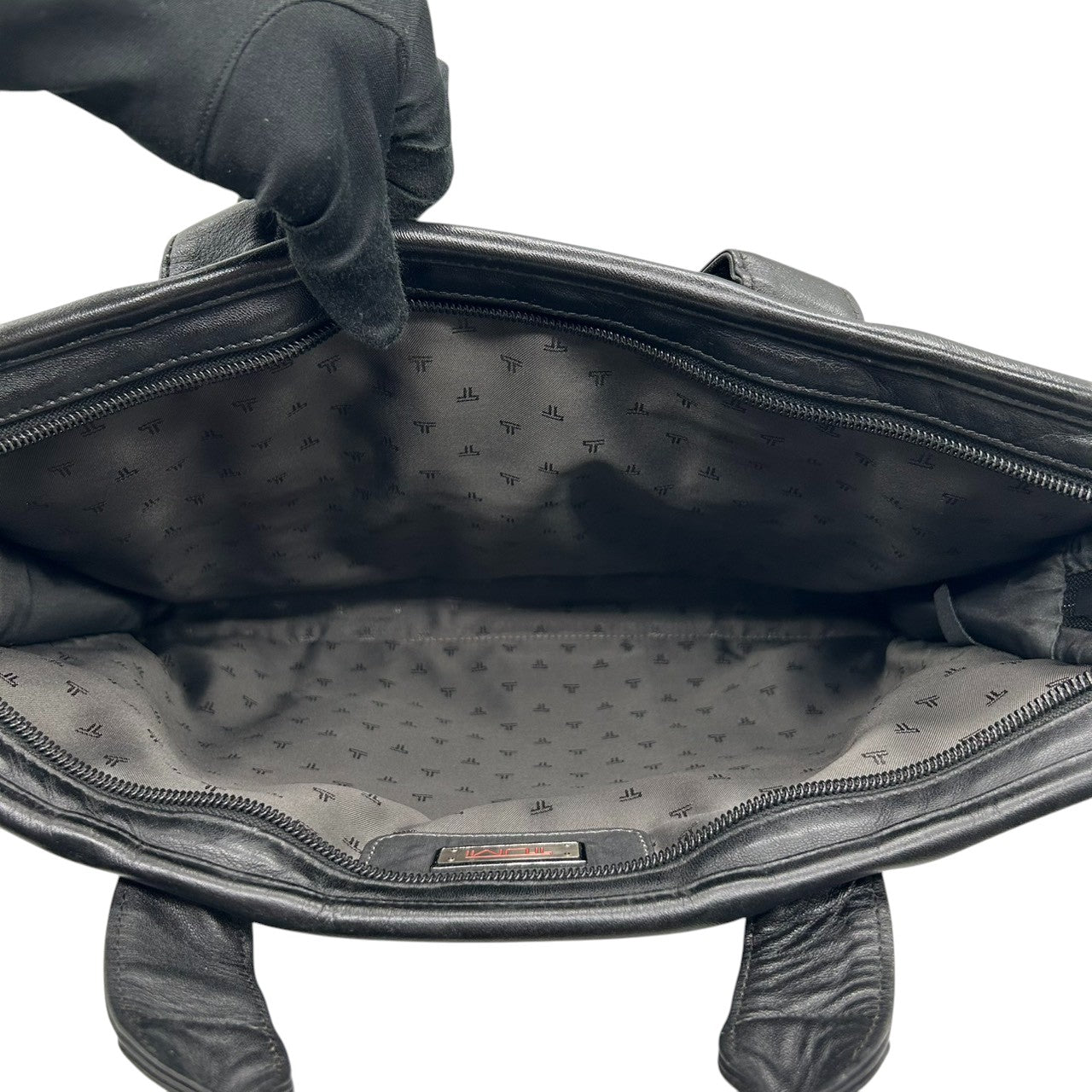 【美品】トゥミ TUMI ビジネスバッグ ブリーフケース 2WAY ショルダーバッグ 96101D4 レザー 本革 ナッパレザー ブラック 黒 A4 PC収納可 メンズ 通勤 出張 書類鞄 エレガント フォーマル 高耐久 ネームタグ付き X3