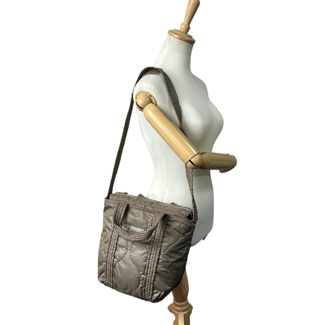 【美品】シーバイクロエ ジョイライダー トートバッグ ショルダーバッグ 2WAY キルティング ナイロン ロゴ A4収納可 大容量 斜め掛け可 軽量 レディース カジュアル フェミニン 通勤 通学 グリーン系 s97