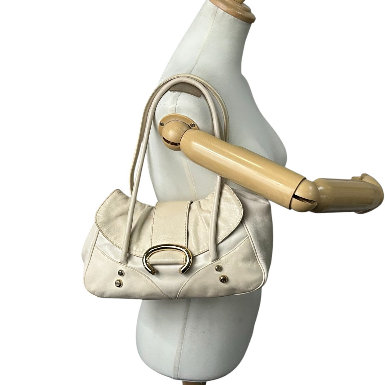 フランチェスコビアジア ハンドバッグ ショルダーバッグ ワンショルダー 肩掛け フラップ ギャザー レザー 本革 アイボリー C型リング ゴールド金具 レディース おしゃれ エレガント フェミニン 高級感 パーティ デート お出かけ s97