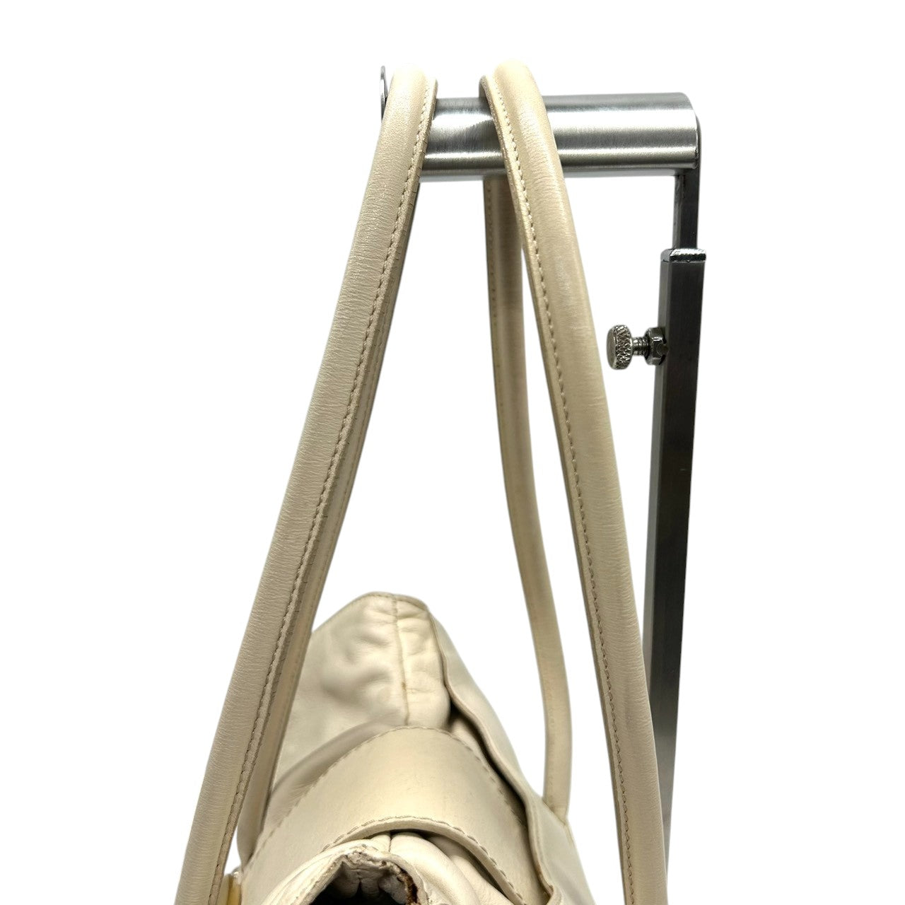 フランチェスコビアジア ハンドバッグ ショルダーバッグ ワンショルダー 肩掛け フラップ ギャザー レザー 本革 アイボリー C型リング ゴールド金具 レディース おしゃれ エレガント フェミニン 高級感 パーティ デート お出かけ s97