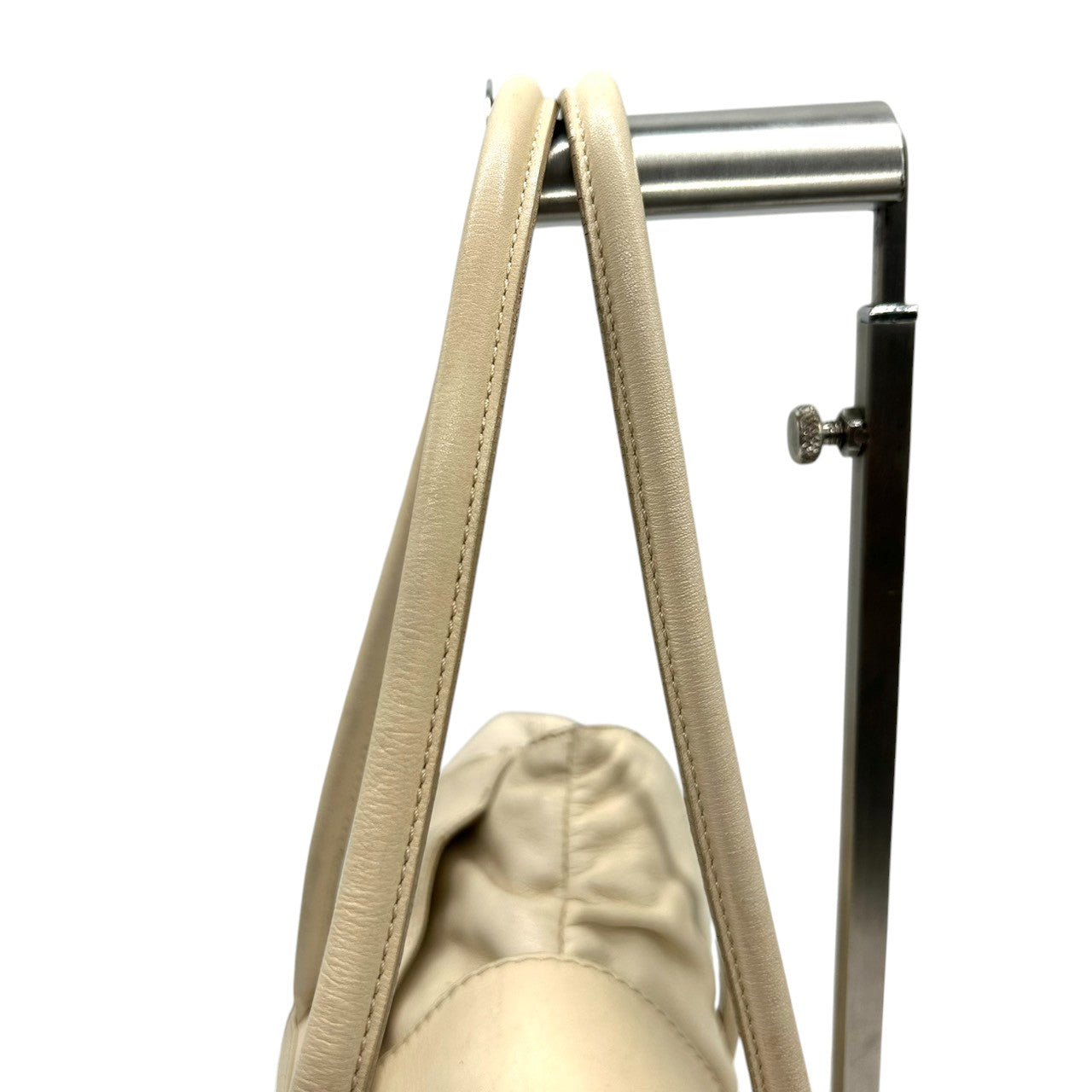 フランチェスコビアジア ハンドバッグ ショルダーバッグ ワンショルダー 肩掛け フラップ ギャザー レザー 本革 アイボリー C型リング ゴールド金具 レディース おしゃれ エレガント フェミニン 高級感 パーティ デート お出かけ s97