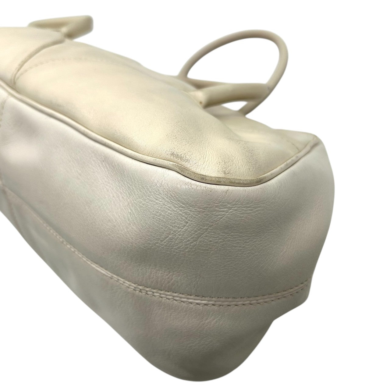 フランチェスコビアジア ハンドバッグ ショルダーバッグ ワンショルダー 肩掛け フラップ ギャザー レザー 本革 アイボリー C型リング ゴールド金具 レディース おしゃれ エレガント フェミニン 高級感 パーティ デート お出かけ s97