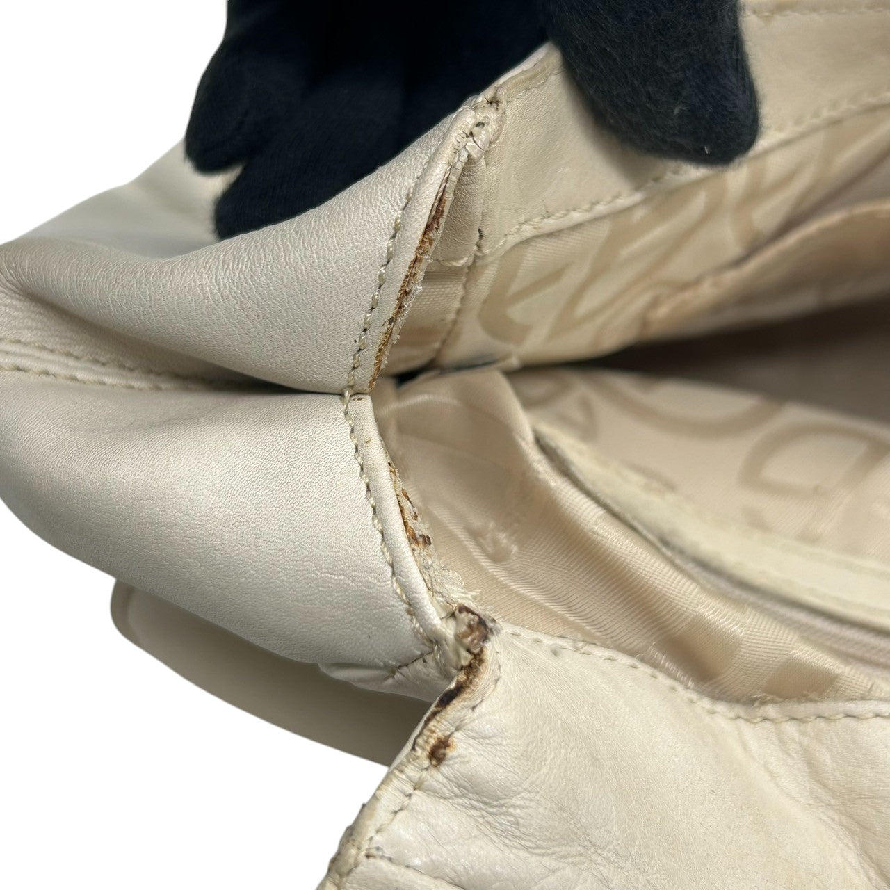 フランチェスコビアジア ハンドバッグ ショルダーバッグ ワンショルダー 肩掛け フラップ ギャザー レザー 本革 アイボリー C型リング ゴールド金具 レディース おしゃれ エレガント フェミニン 高級感 パーティ デート お出かけ s97