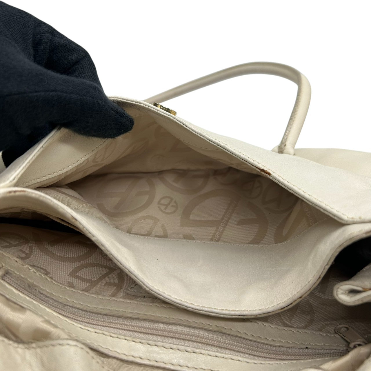 フランチェスコビアジア ハンドバッグ ショルダーバッグ ワンショルダー 肩掛け フラップ ギャザー レザー 本革 アイボリー C型リング ゴールド金具 レディース おしゃれ エレガント フェミニン 高級感 パーティ デート お出かけ s97