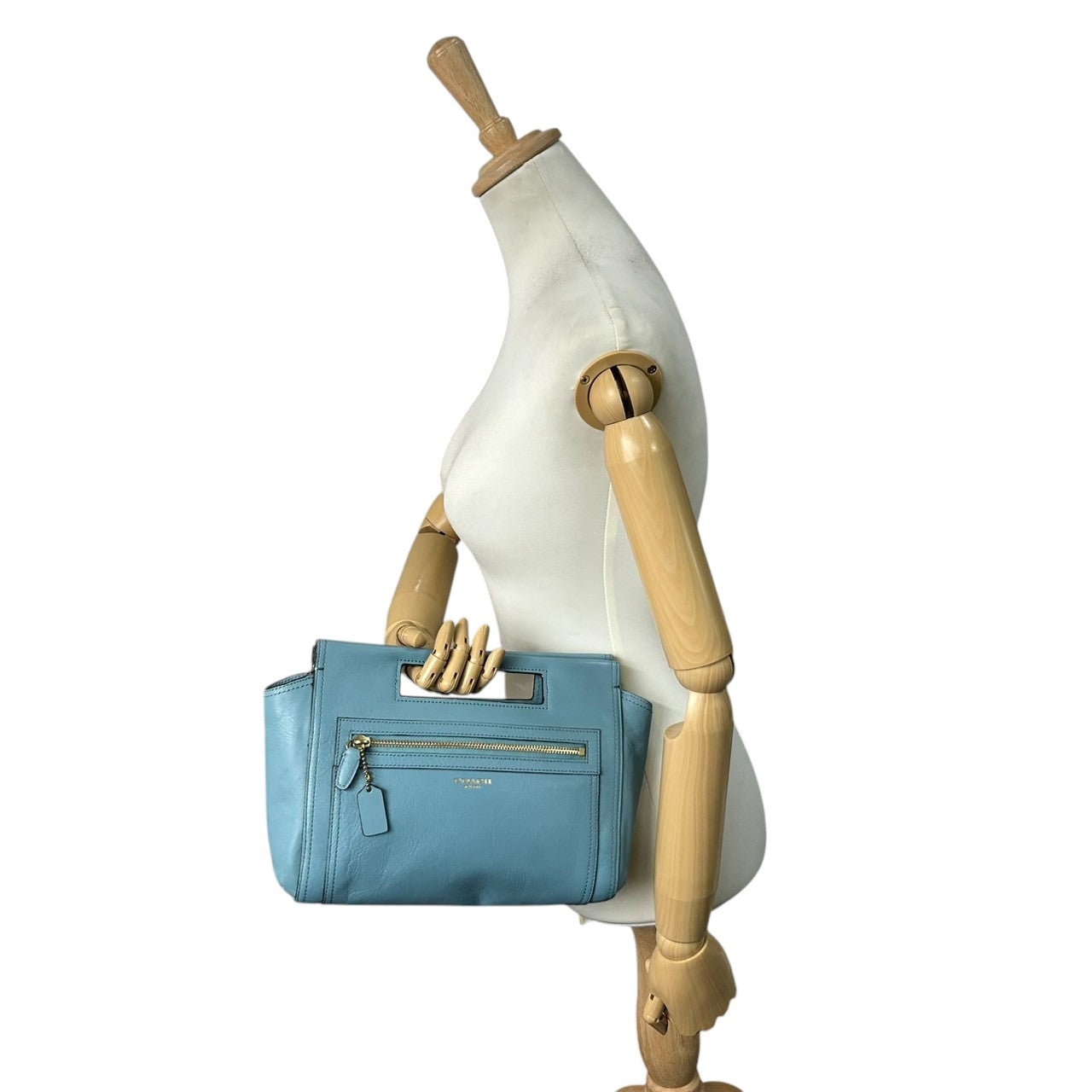 【美品】コーチ COACH ハンドバッグ クラッチバッグ 2WAY カットアウトハンドル レザー 本革 くすみブルー 水色 ライトブルー ゴールド金具 ロゴ レディース エレガント フェミニン パーティ カジュアル s97