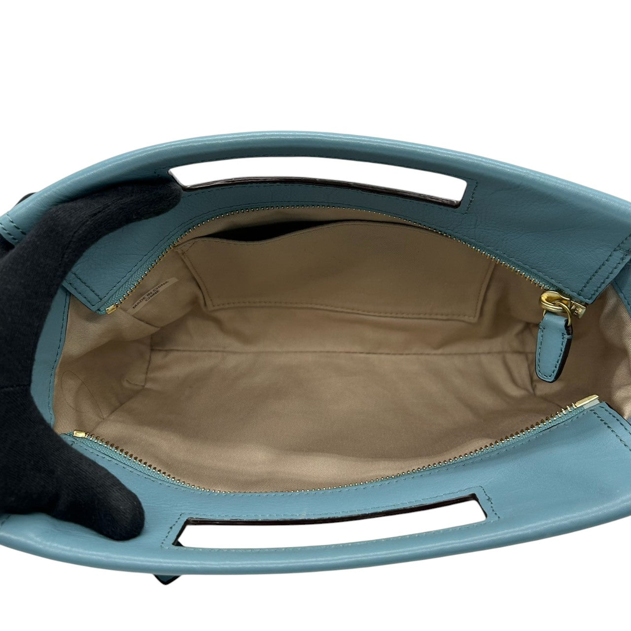 【美品】コーチ COACH ハンドバッグ クラッチバッグ 2WAY カットアウトハンドル レザー 本革 くすみブルー 水色 ライトブルー ゴールド金具 ロゴ レディース エレガント フェミニン パーティ カジュアル s97