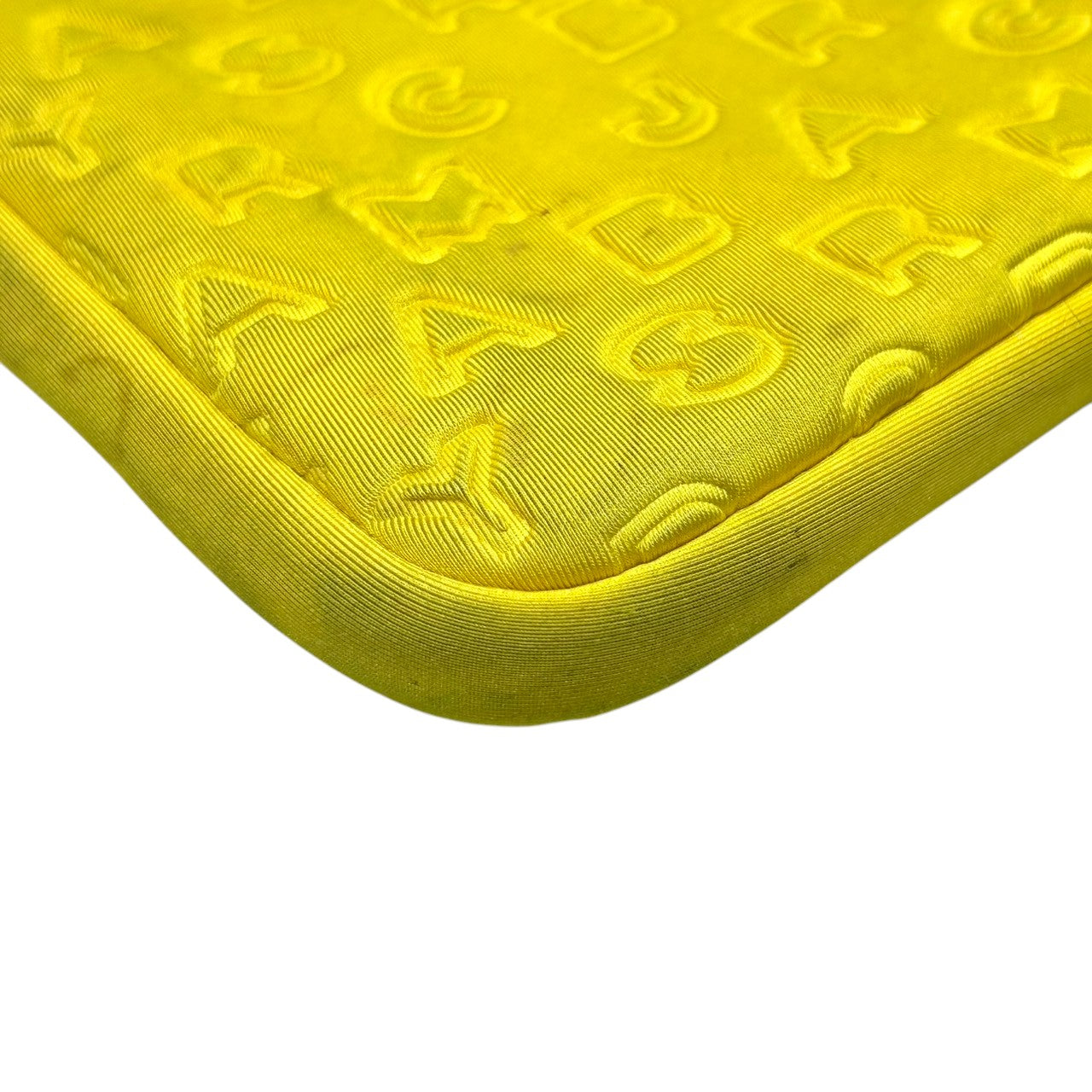 マークバイマークジェイコブス PCケース タブレットケース ラップトップ クラッチ A4 書類 モノグラム エンボスロゴ ネオプレン イエロー メンズ レディース ユニセックス ポップ カジュアル スタイリッシュ s97