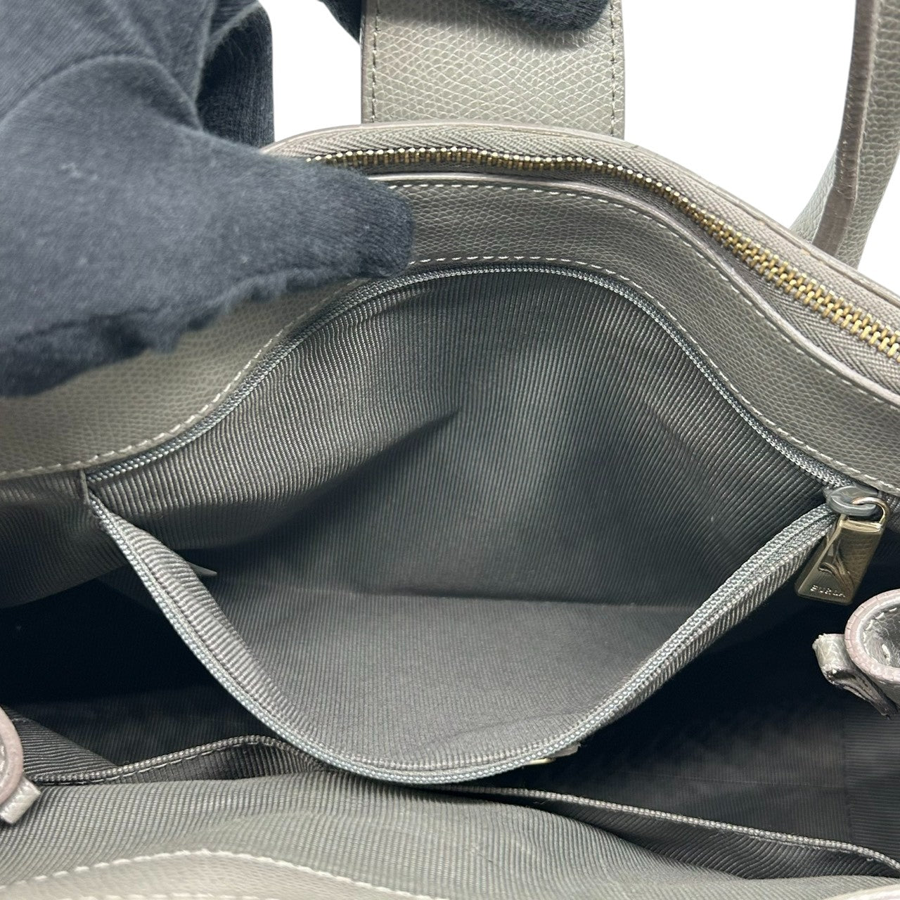 【美品】フルラ FURLA テッサ TESSA ハンドバッグ トートバッグ 自立可 A4収納可 レザー 本革 サフィアーノ グレー シルバー金具 プッシュロック レディース 通勤 通学 ビジネス フォーマル エレガント s70