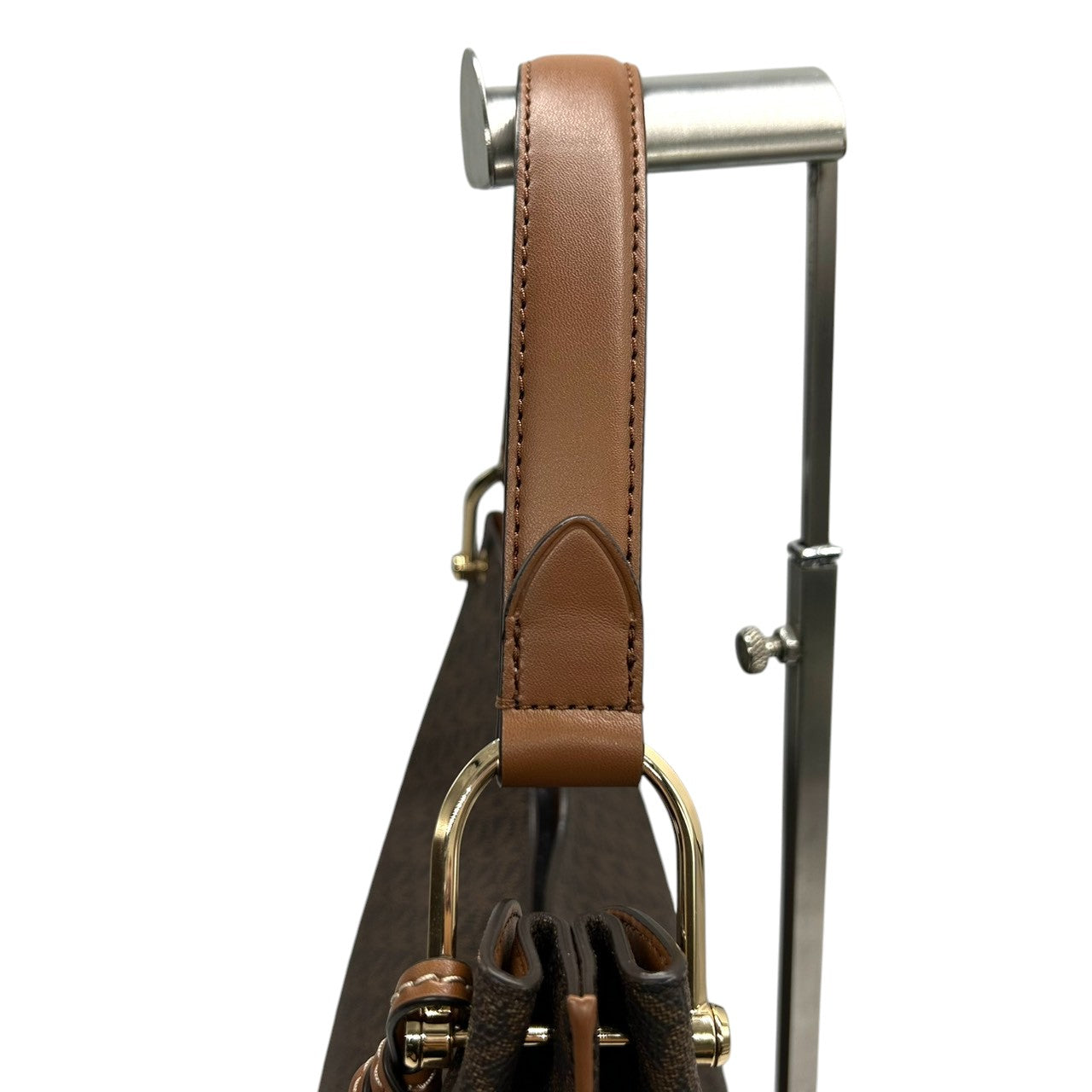 【未使用級/美品】マイケルコース ショルダーバッグ ワンショルダー ホーボーバッグ シグネチャー MKロゴチャーム PVC レザー ブラウン A4 大容量 自立可 レディース 通勤 通学 エレガント カジュアル s80