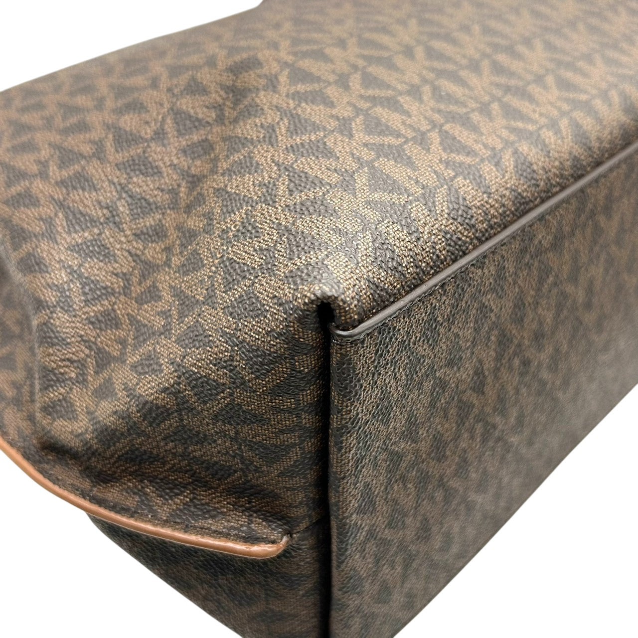 【未使用級/美品】マイケルコース ショルダーバッグ ワンショルダー ホーボーバッグ シグネチャー MKロゴチャーム PVC レザー ブラウン A4 大容量 自立可 レディース 通勤 通学 エレガント カジュアル s80