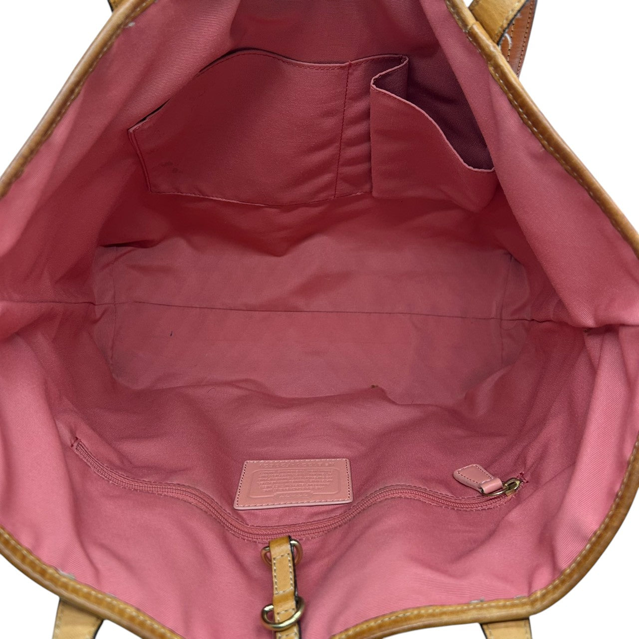 【美品】コーチ トートバッグ ハンドバッグ ワンショルダー F23621 A4収納可 シグネチャー PVC パテント レザー ピンク ブラウン レディース 大容量 軽量 通勤 通学 カジュアル フェミニン かわいい s80トートバッグ