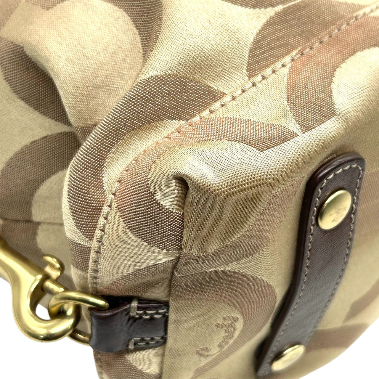 コーチ COACH ハンドバッグ ミニボストン サッチェル シグネチャー オプアート キャンバス パテント レザー ブラウン ベージュ レディース ゴールド金具 ロゴ エレガント フェミニン クラシック コンパクト s80