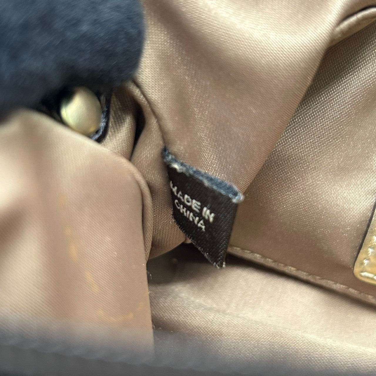 コーチ COACH ハンドバッグ アクセサリーポーチ ワンショルダー 43265 オプアート シグネチャー キャンバス パテント レザー ベージュ ダークブラウン レディース ホース&キャリッジ ゴールド金具 フェミニン エレガント クラシック s80