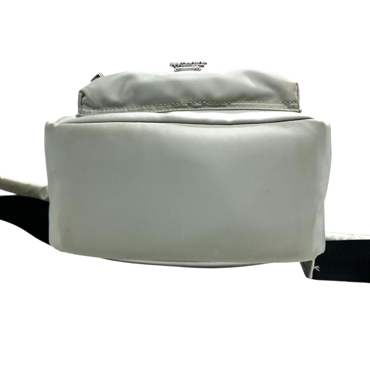 サマンサタバサ ミニリュック バックパック デイパック ナイロン メタリック シルバー ライトブルー ロゴ レディース 軽量 カジュアル フェミニン ガーリー 普段使い デート お出かけ U3