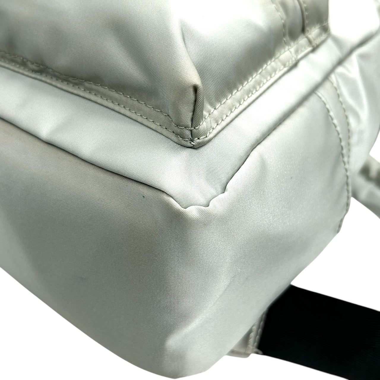 サマンサタバサ ミニリュック バックパック デイパック ナイロン メタリック シルバー ライトブルー ロゴ レディース 軽量 カジュアル フェミニン ガーリー 普段使い デート お出かけ U3