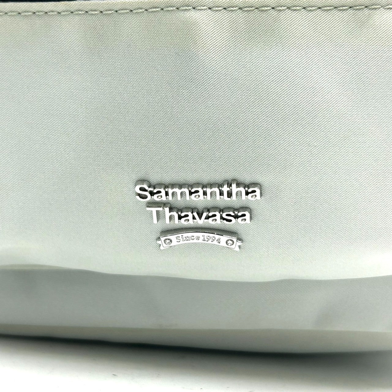 サマンサタバサ ミニリュック バックパック デイパック ナイロン メタリック シルバー ライトブルー ロゴ レディース 軽量 カジュアル フェミニン ガーリー 普段使い デート お出かけ U3