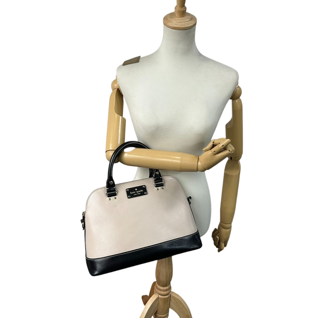ケイトスペード シダーストリート 2WAY ハンドバッグ ショルダーバッグ 斜め掛け可 ドーム サッチェルバッグ レザー 本革 バイカラー オフホワイト ブラック レディース 通勤 通学 エレガント フェミニン 自立可 s41