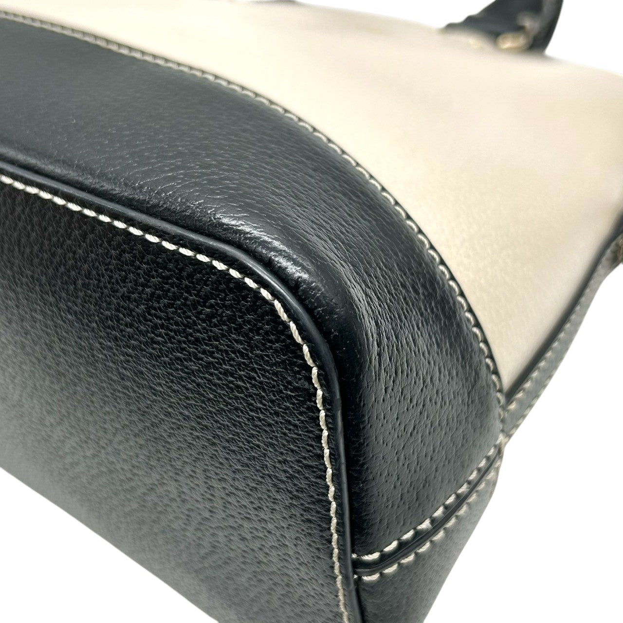 ケイトスペード シダーストリート 2WAY ハンドバッグ ショルダーバッグ 斜め掛け可 ドーム サッチェルバッグ レザー 本革 バイカラー オフホワイト ブラック レディース 通勤 通学 エレガント フェミニン 自立可 s41