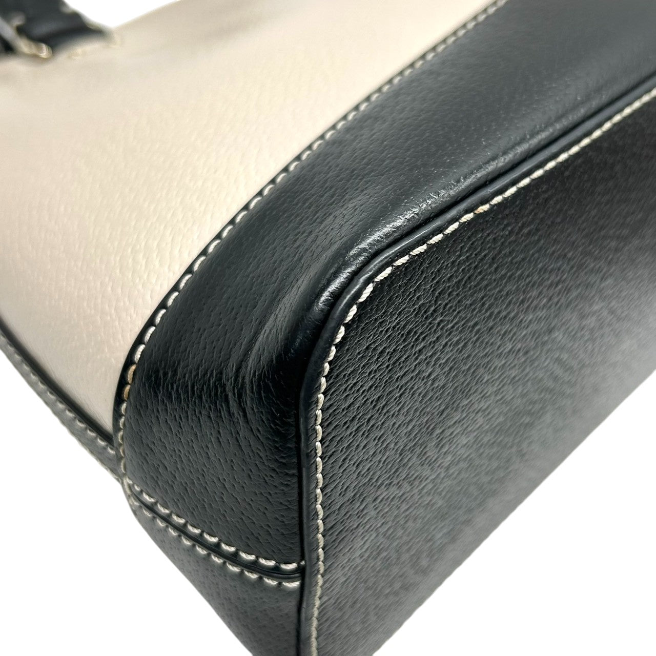 ケイトスペード シダーストリート 2WAY ハンドバッグ ショルダーバッグ 斜め掛け可 ドーム サッチェルバッグ レザー 本革 バイカラー オフホワイト ブラック レディース 通勤 通学 エレガント フェミニン 自立可 s41