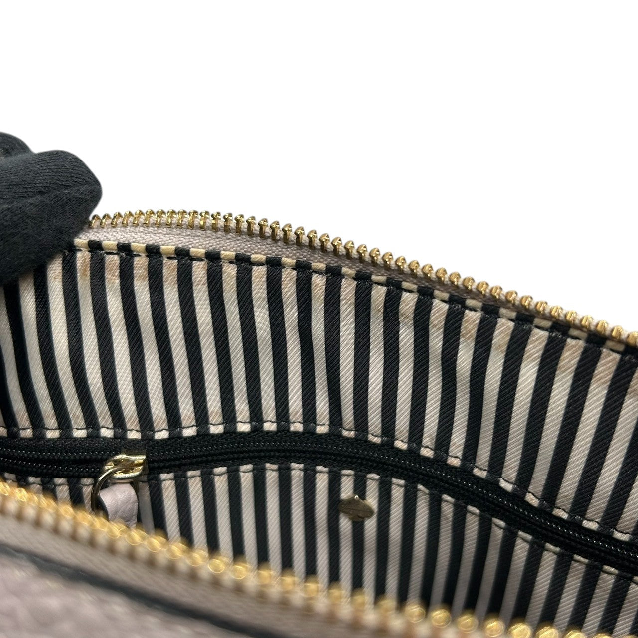 【美品】ケイトスペード 2WAY ハンドバッグ ショルダーバッグ 斜め掛け可 ミニボストン ドーム型 レザー パープル ラベンダー ゴールド金具 レディース エレガント フェミニン かわいい 通勤 デート 自立可 s41