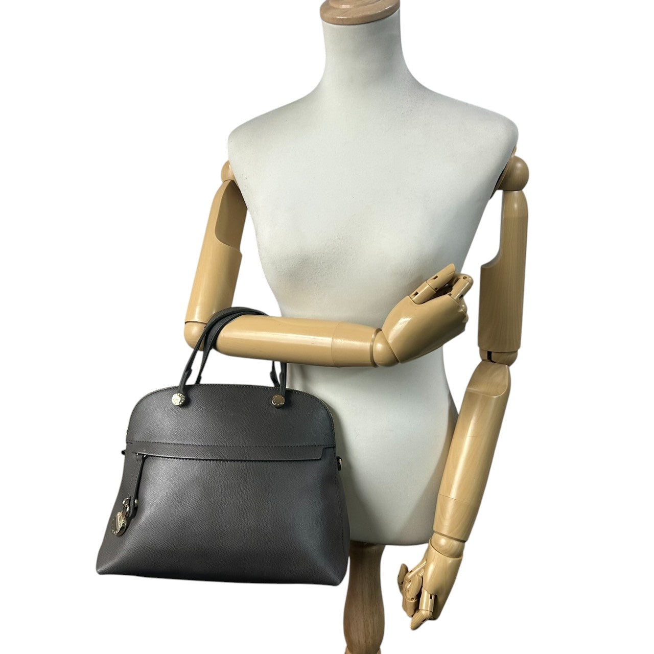 【訳あり】フルラ FURLA パイパー ハンドバッグ ドーム型 自立可 レザー サフィアーノ グレー ゴールド金具 カデナ 南京錠 レディース 通勤 通学 ビジネス フォーマル エレガント 上品 s77