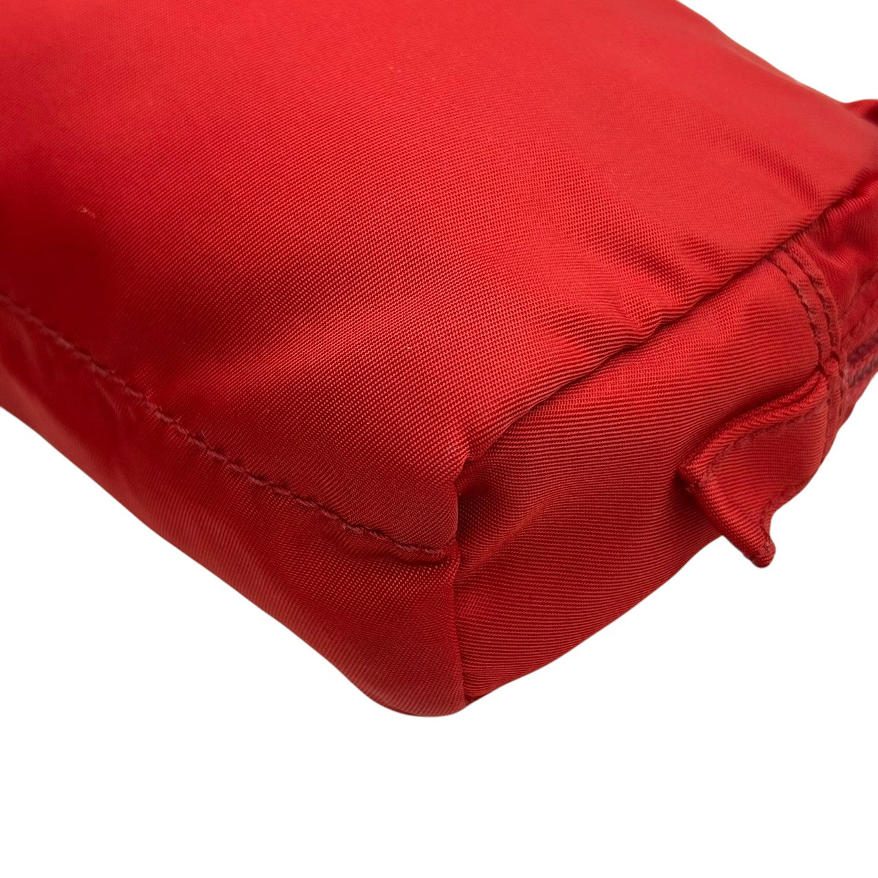 プラダ PRADA ポーチ 化粧ポーチ コスメポーチ 小物入れ 三角ロゴプレート トライアングルロゴ テスートナイロン レッド 赤 レディース コンパクト 定番 人気 おしゃれ かわいい ヴィンテージ s77