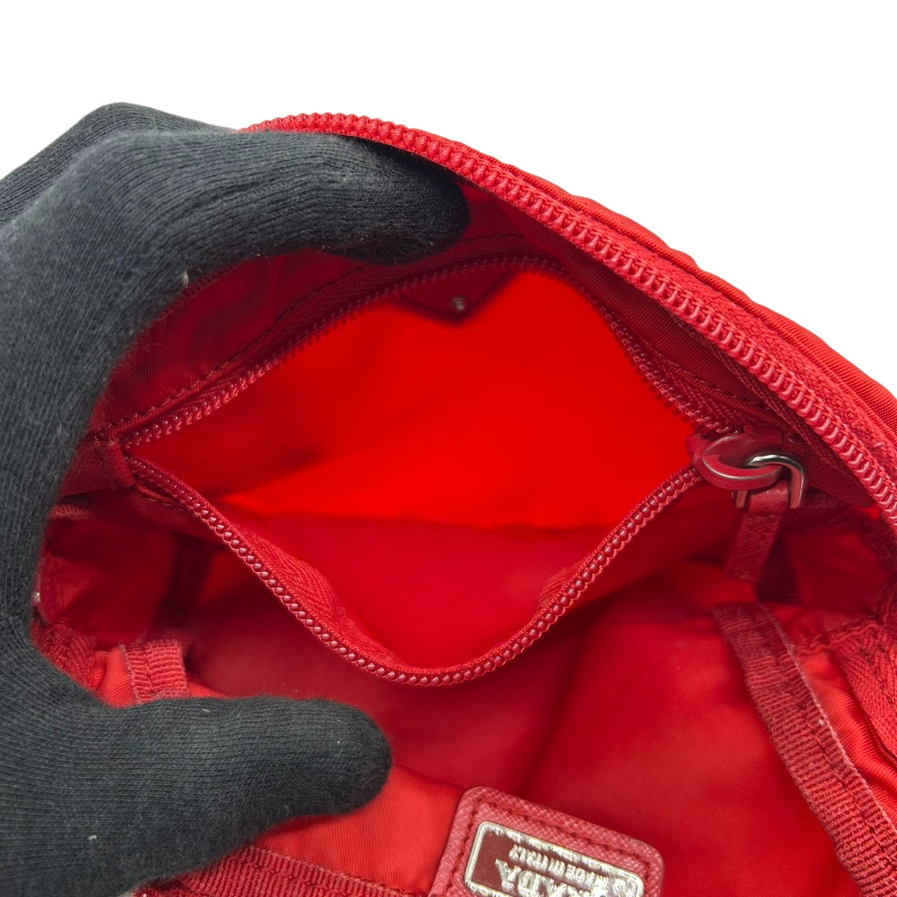 プラダ PRADA ポーチ 化粧ポーチ コスメポーチ 小物入れ 三角ロゴプレート トライアングルロゴ テスートナイロン レッド 赤 レディース コンパクト 定番 人気 おしゃれ かわいい ヴィンテージ s77