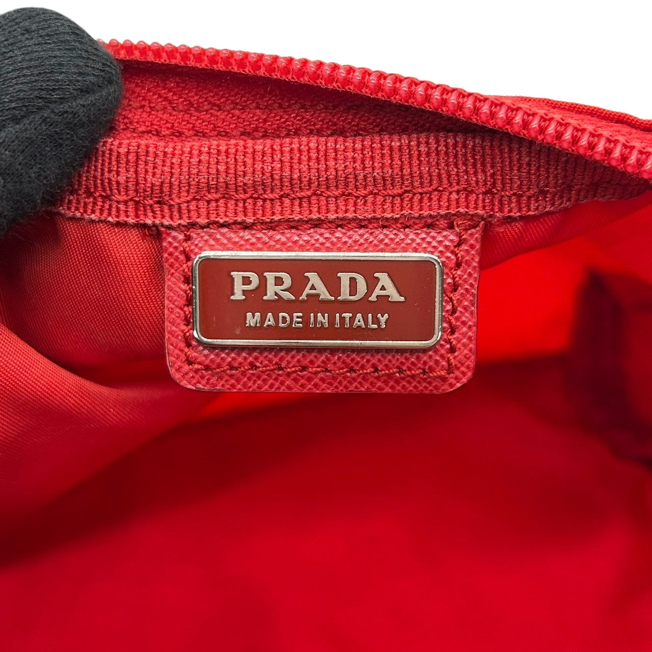 プラダ PRADA ポーチ 化粧ポーチ コスメポーチ 小物入れ 三角ロゴプレート トライアングルロゴ テスートナイロン レッド 赤 レディース コンパクト 定番 人気 おしゃれ かわいい ヴィンテージ s77