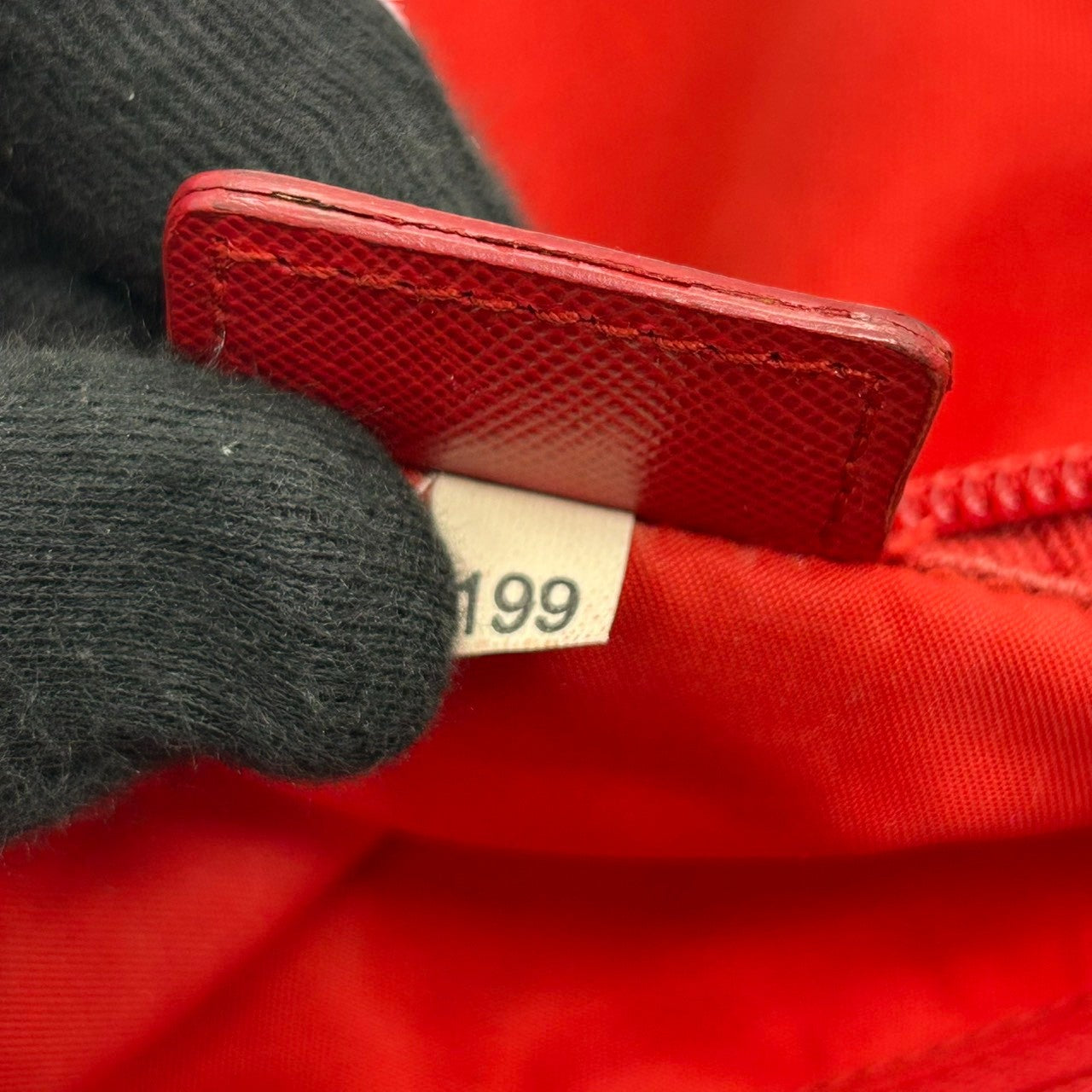 プラダ PRADA ポーチ 化粧ポーチ コスメポーチ 小物入れ 三角ロゴプレート トライアングルロゴ テスートナイロン レッド 赤 レディース コンパクト 定番 人気 おしゃれ かわいい ヴィンテージ s77