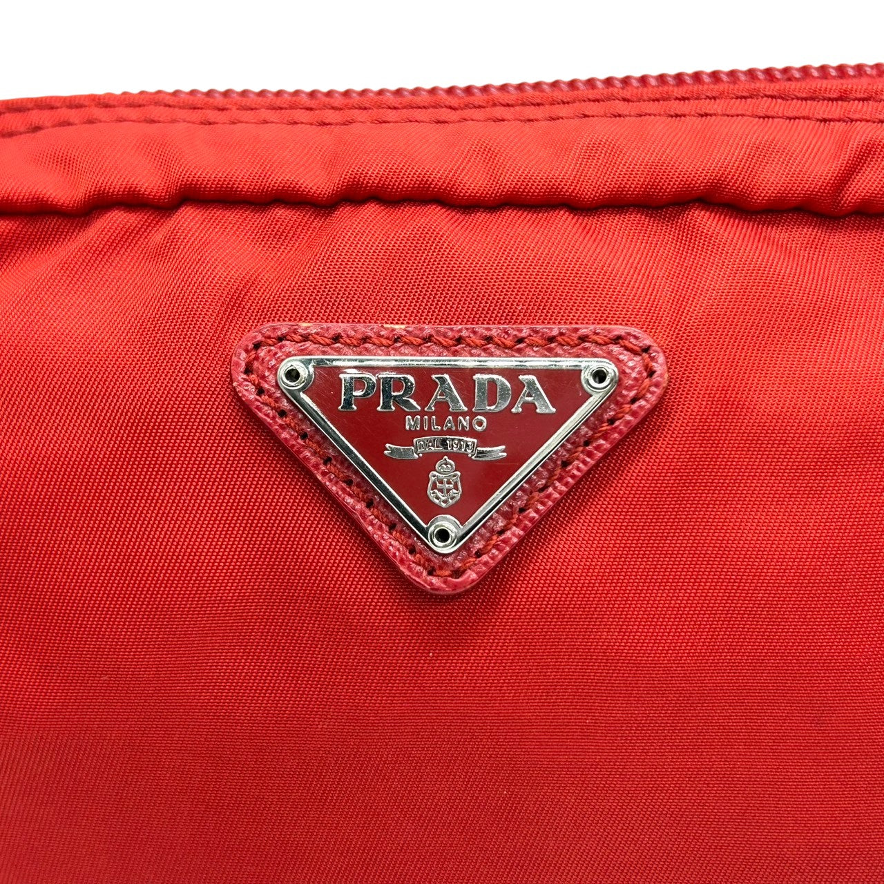プラダ PRADA ポーチ 化粧ポーチ コスメポーチ 小物入れ 三角ロゴプレート トライアングルロゴ テスートナイロン レッド 赤 レディース コンパクト 定番 人気 おしゃれ かわいい ヴィンテージ s77