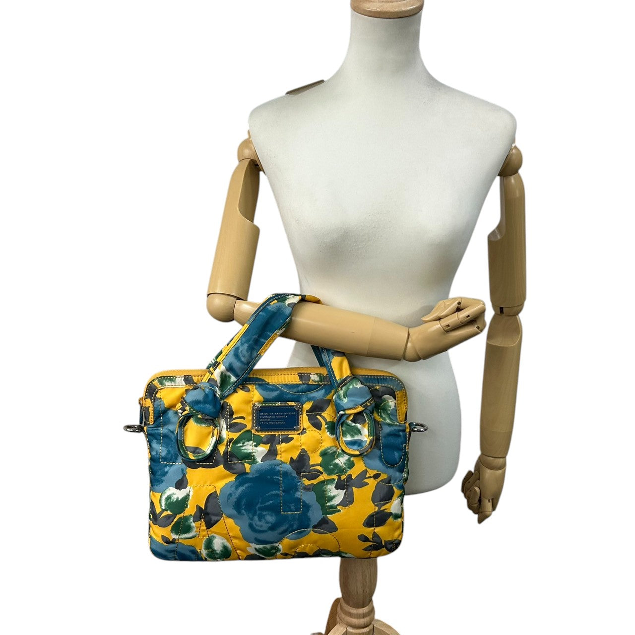 【美品】マークバイマークジェイコブス PCケース ビジネスバッグ 2WAY ショルダーバッグ 斜め掛け可 花柄 ナイロン イエロー A4収納可 ラップトップケース 13インチ 14インチ レディース ポップ おしゃれ s77